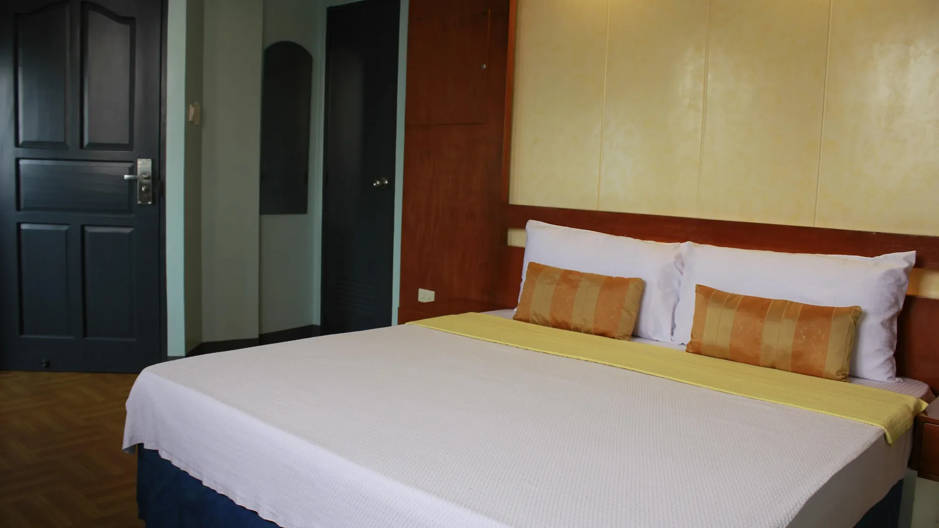 Leesons Residences Manila