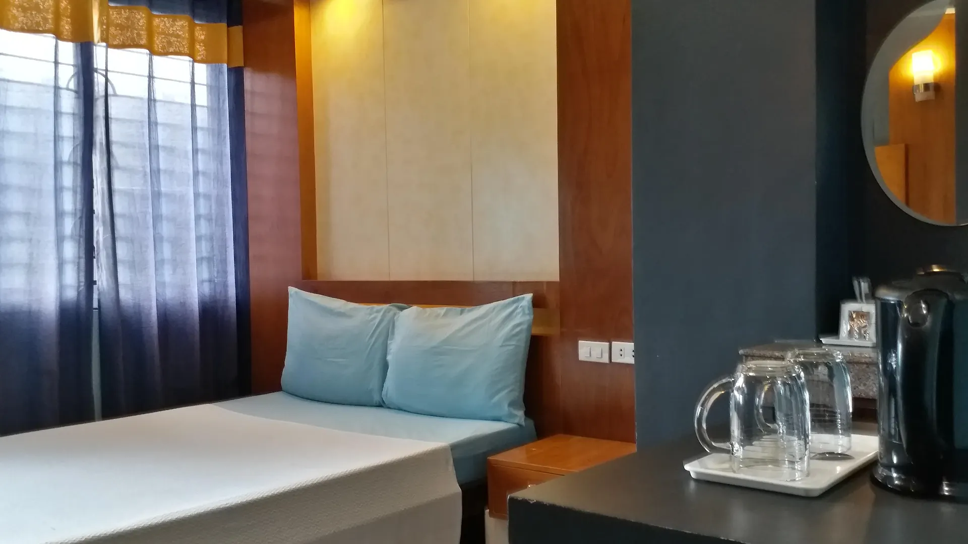 Leesons Residences Manila Hotel