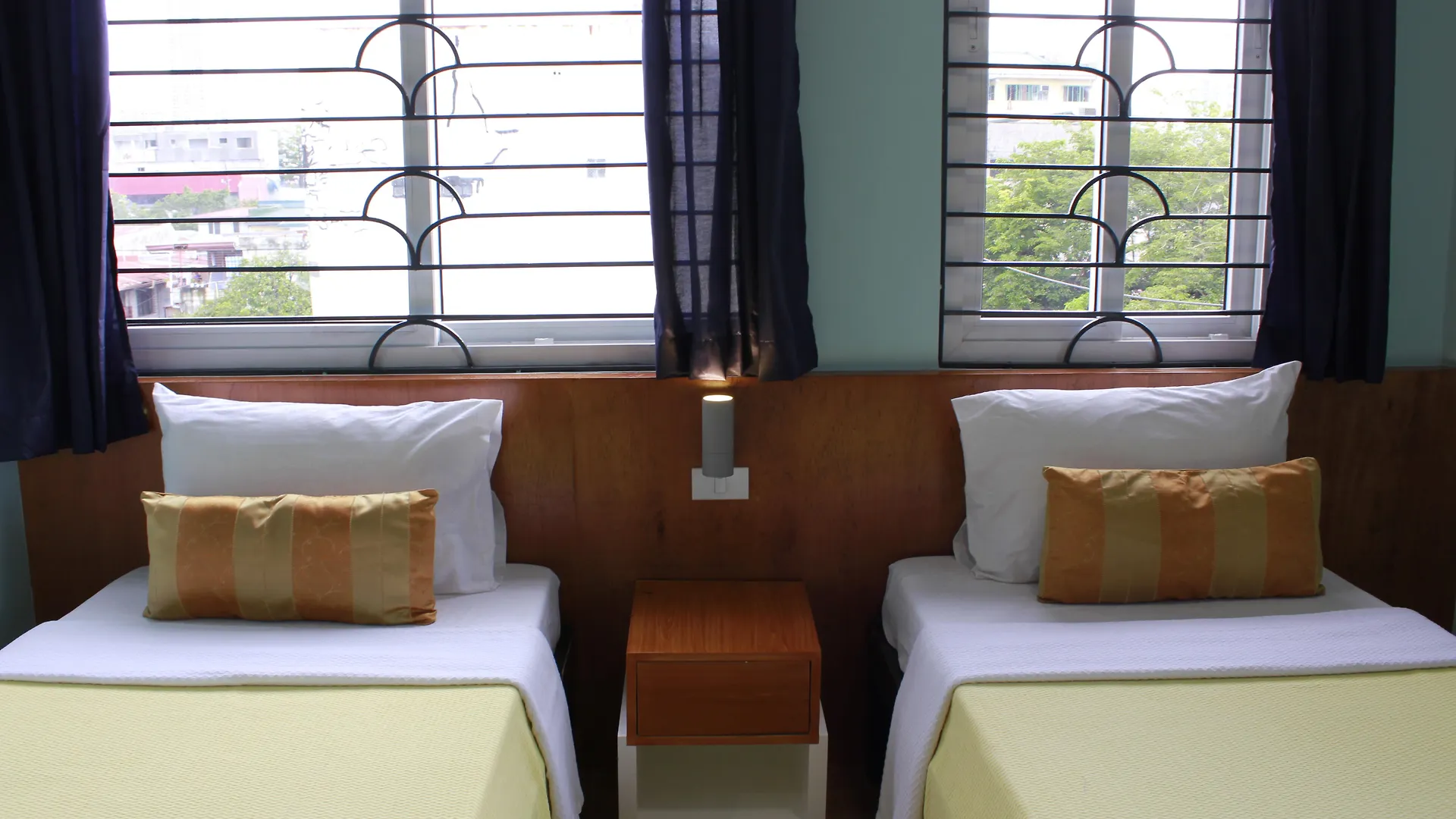 Leesons Residences Manila 2*,  Philippines