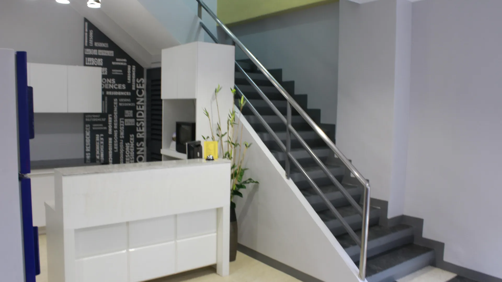 Leesons Residences Manila Hotel
