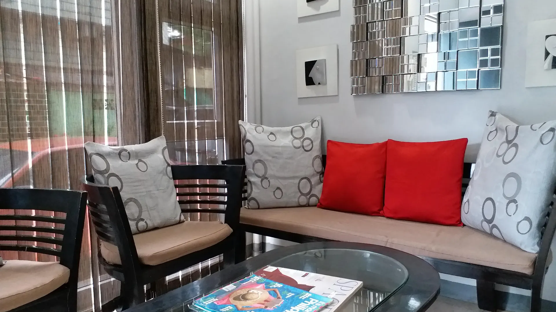 Leesons Residences Manila 2*,
