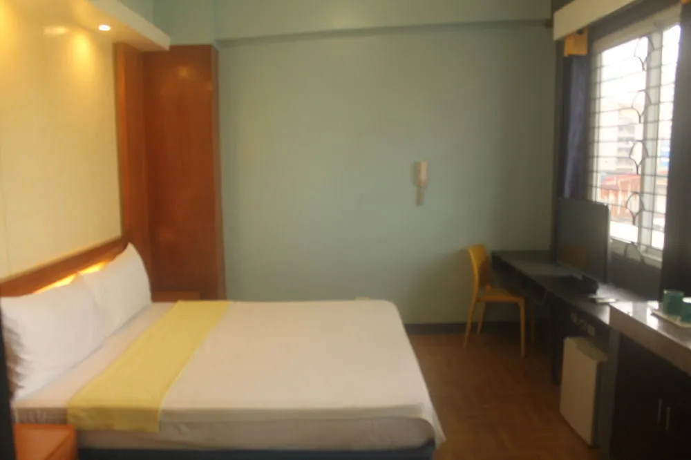 Leesons Residences Manila 2*,