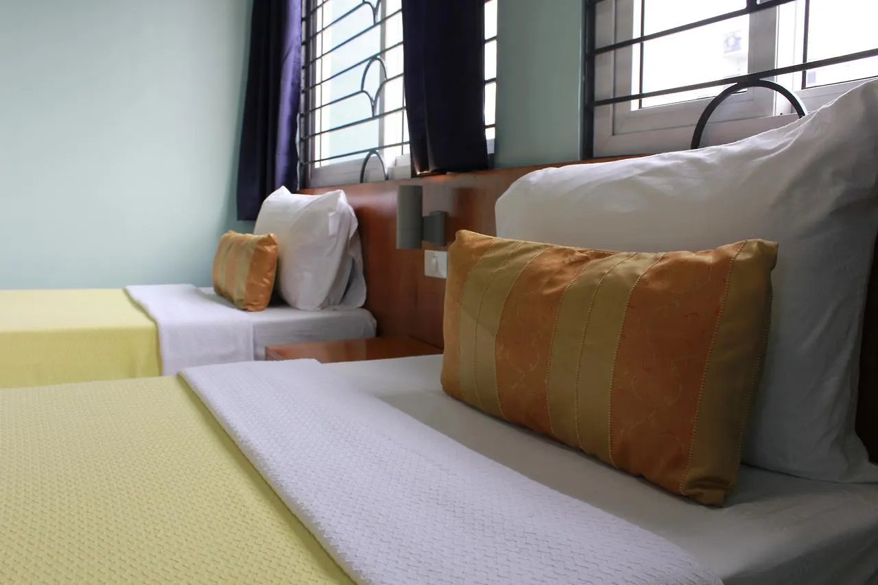 Leesons Residences Manila Hotel