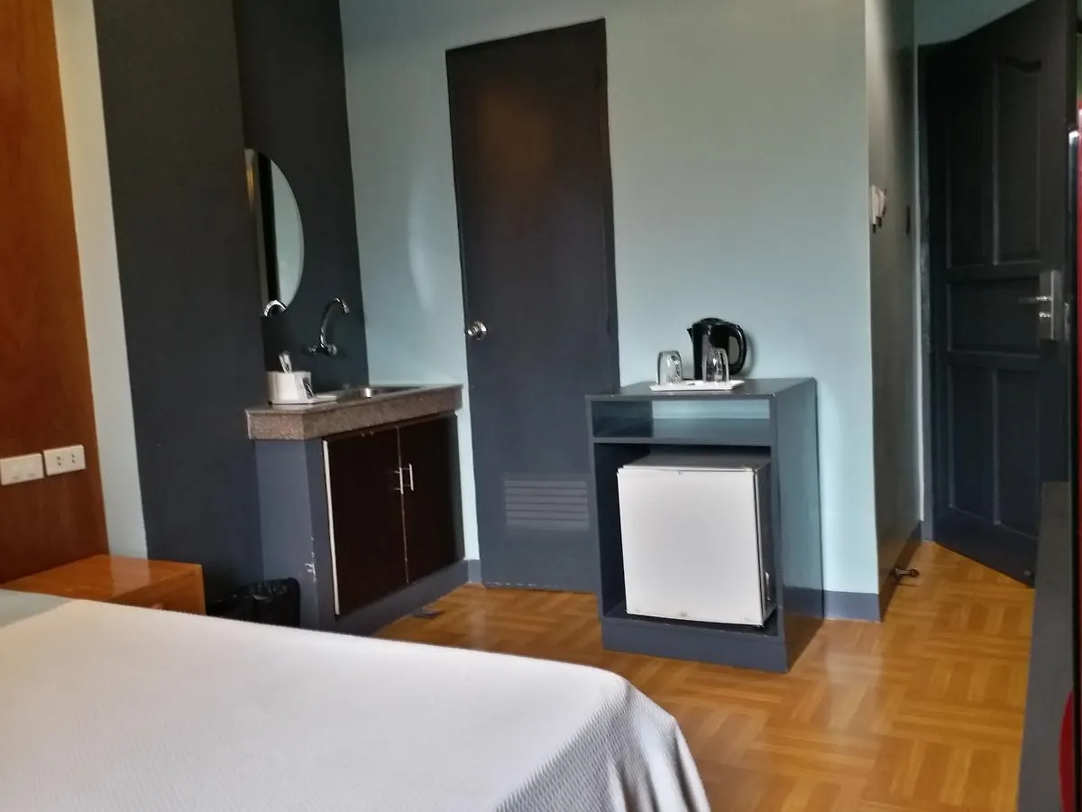 Leesons Residences Manila 2*,