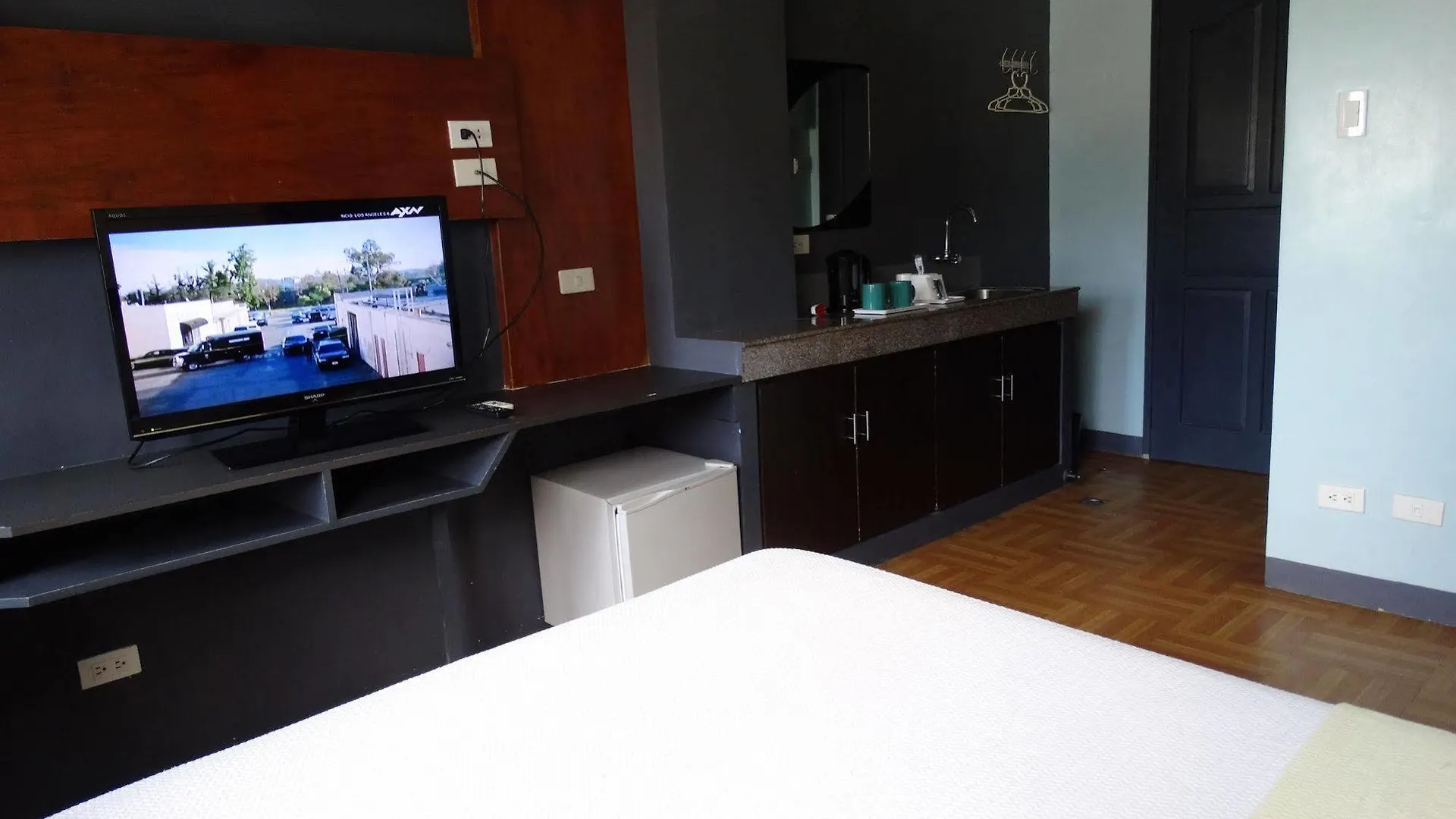 Leesons Residences Manila Hotel