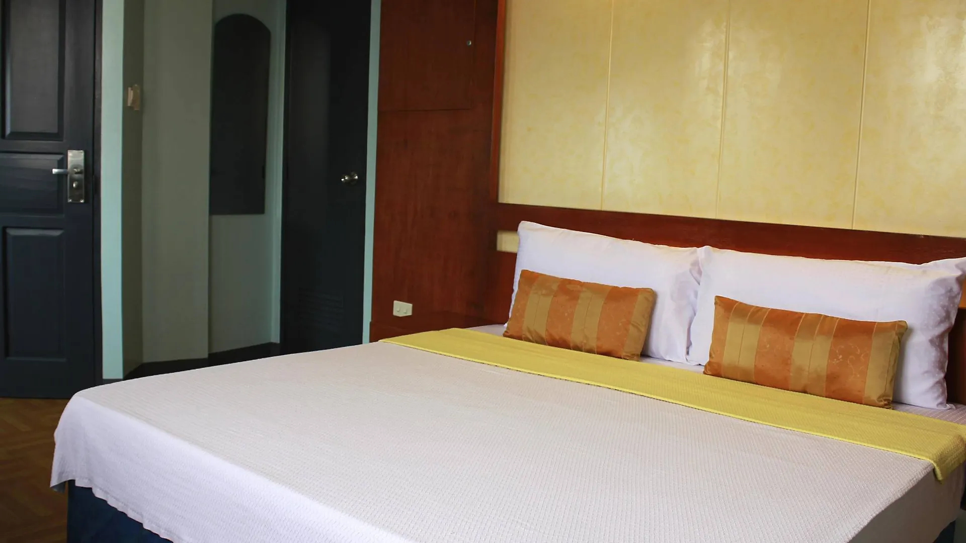 Hotel Leesons Residences Manila
