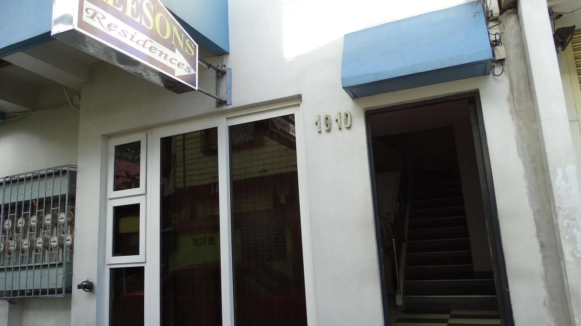 Leesons Residences Manila 2*,  Philippines