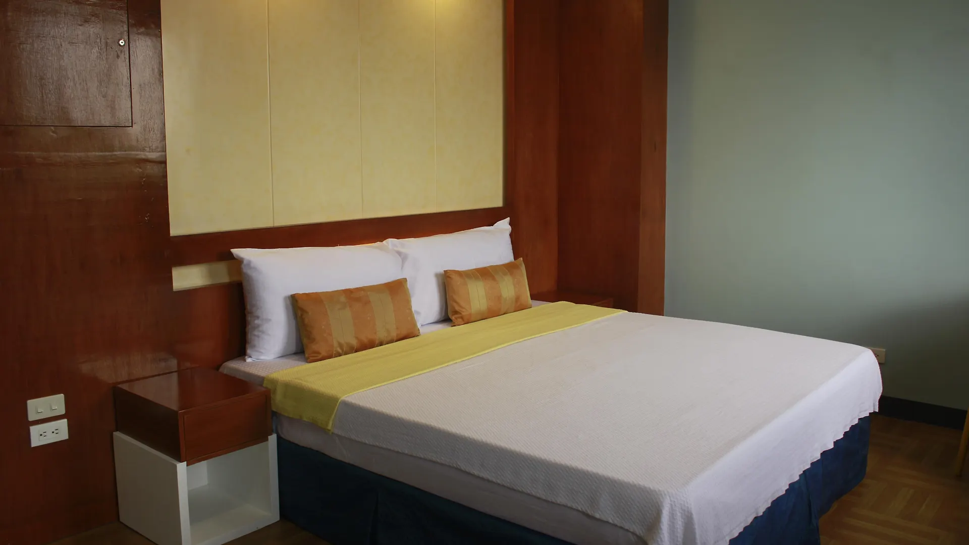 Hotel Leesons Residences Manila