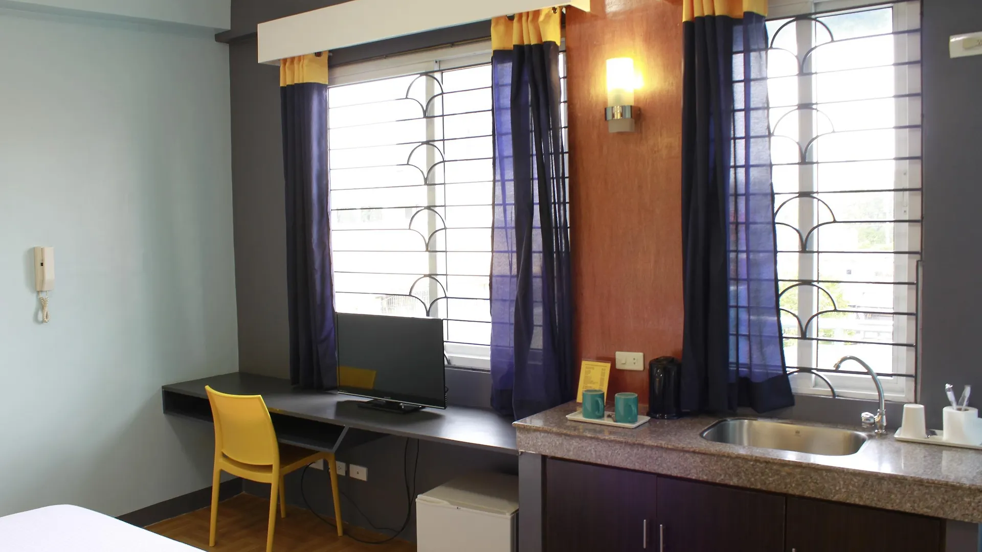 Leesons Residences Manila 2*,  Philippines