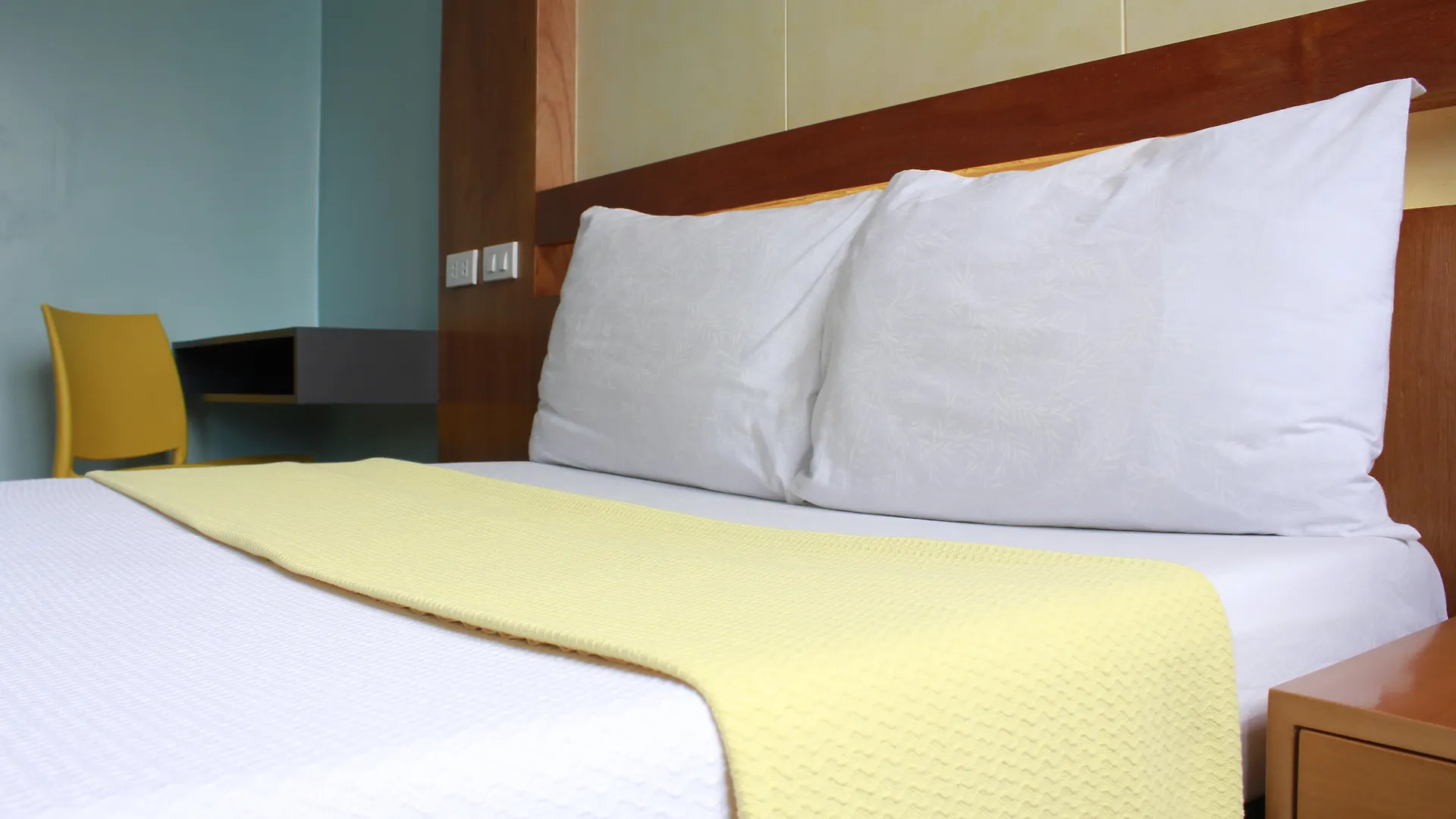 Leesons Residences Manila 2*,  Philippines