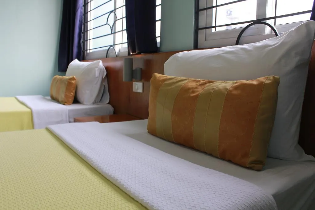 Leesons Residences Manila Hotel
