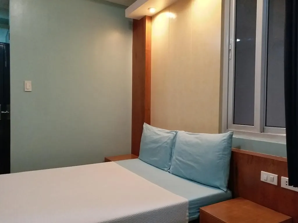 Leesons Residences Manila 2*,