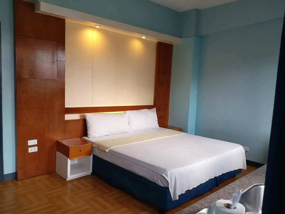 Leesons Residences Manila Hotel